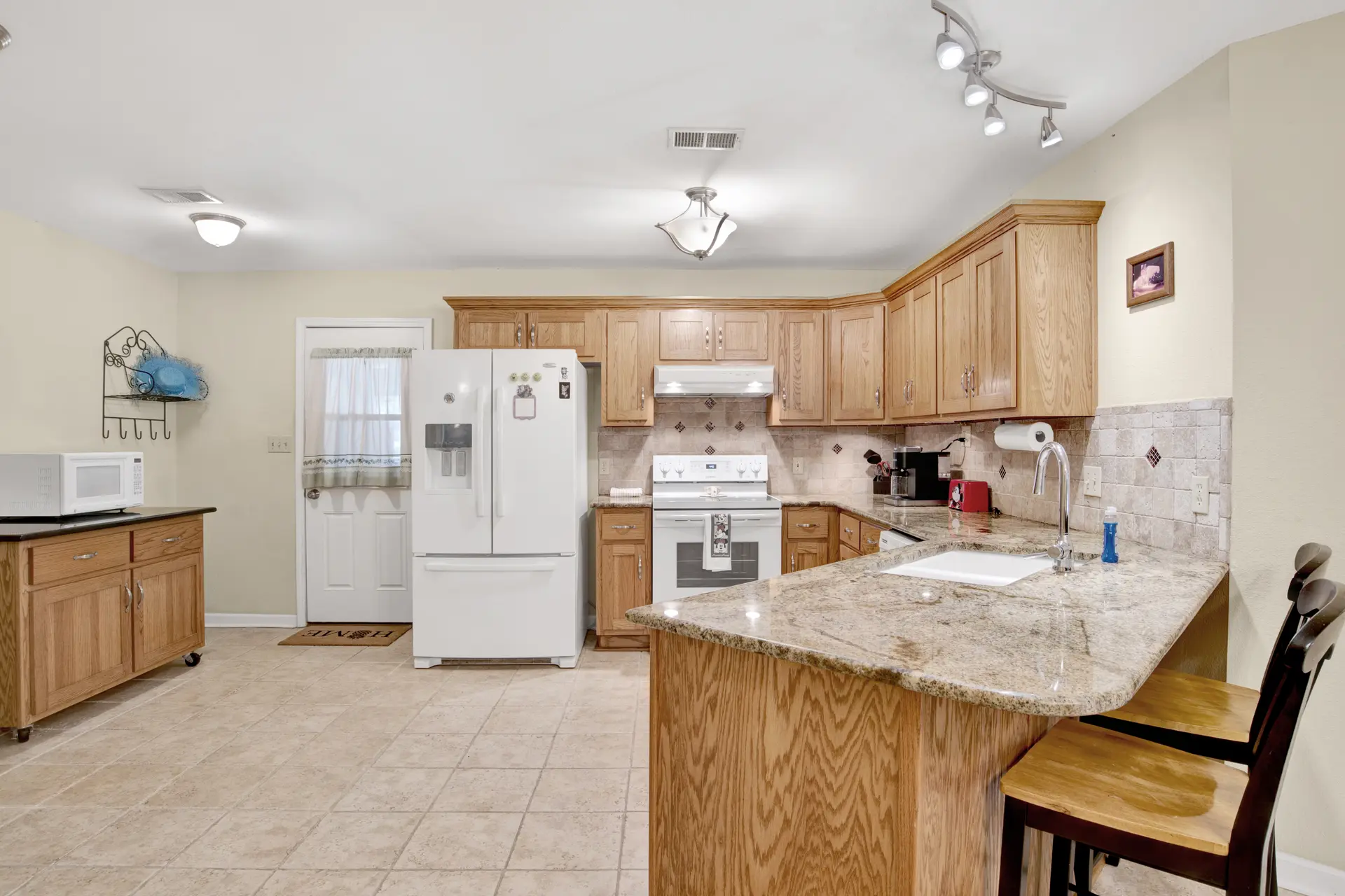 Full Kitchen